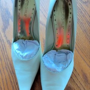 BCBG Mint Green Leather Heels EUC